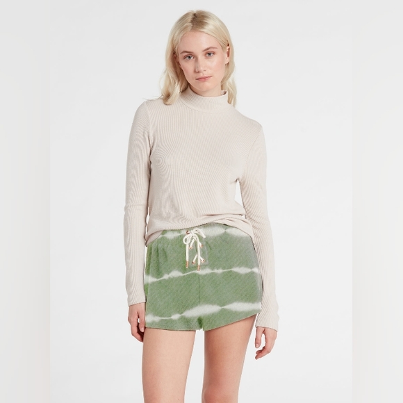 Volcom Lol Fleece green and cream Shorts Size Large NWT - Picture 1 of 5